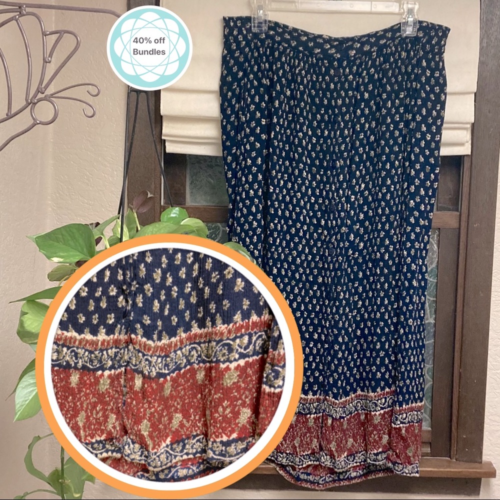 👛 Crinkle maxi skirt,navy/rust print by PrettyPink. Full front buttons.32”waist